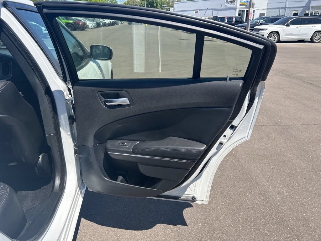 Used 2020 Dodge Charger SXT w/ Leather Interior Group RWD image 19