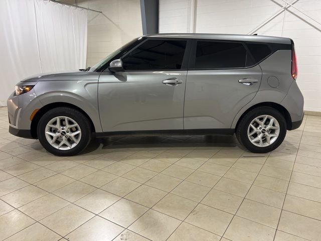 Used 2025 Kia Soul S image 2