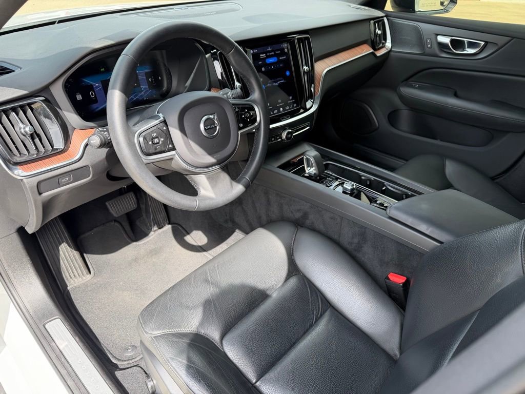 Used 2023 Volvo S60 B5 Plus image 11
