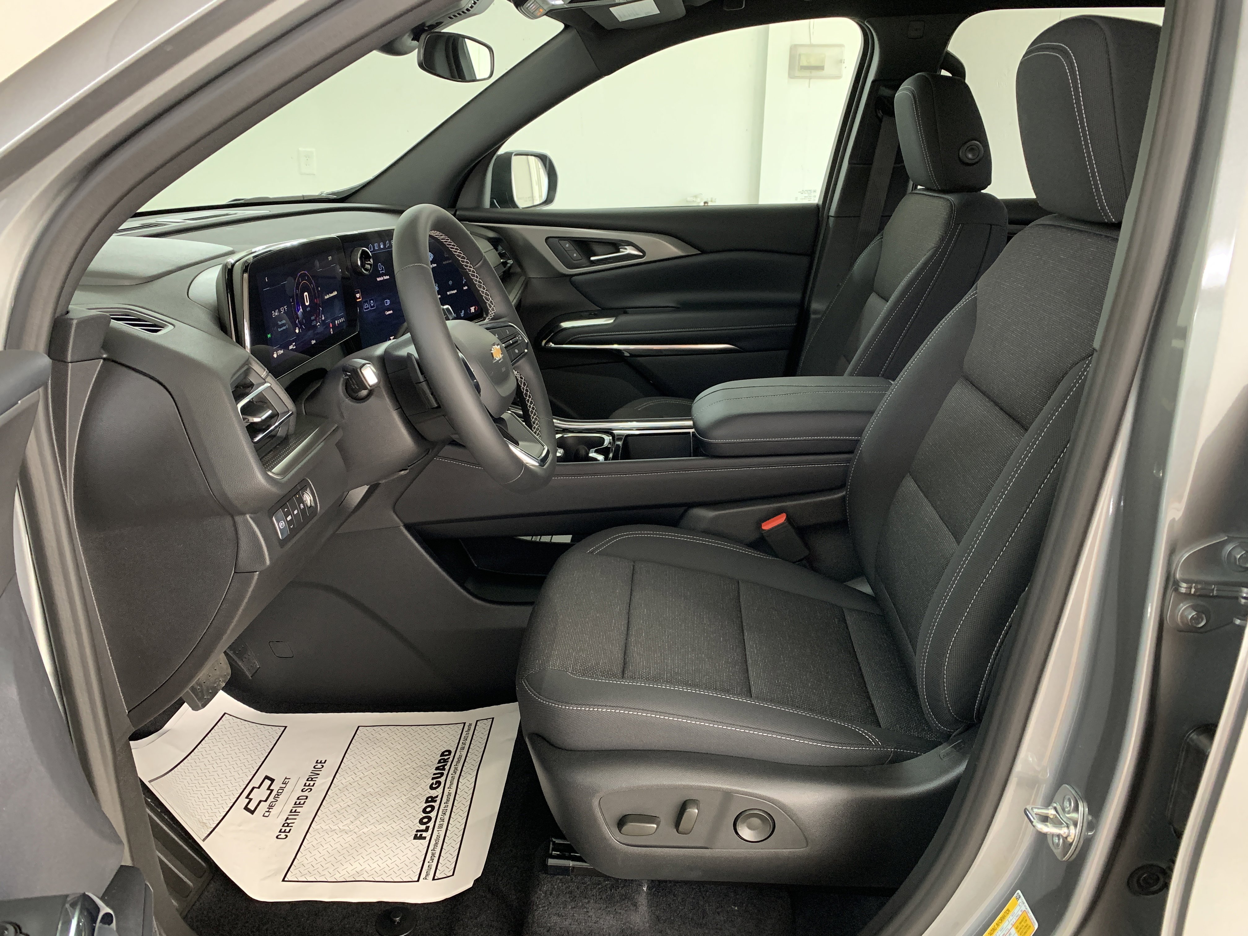 New 2026 Chevrolet Traverse LT image 12