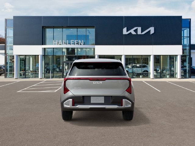 New 2027 Kia Seltos LX FWD image 5