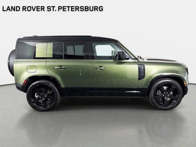 Used 2026 Land Rover Defender 110 X-Dynamic SE image 4