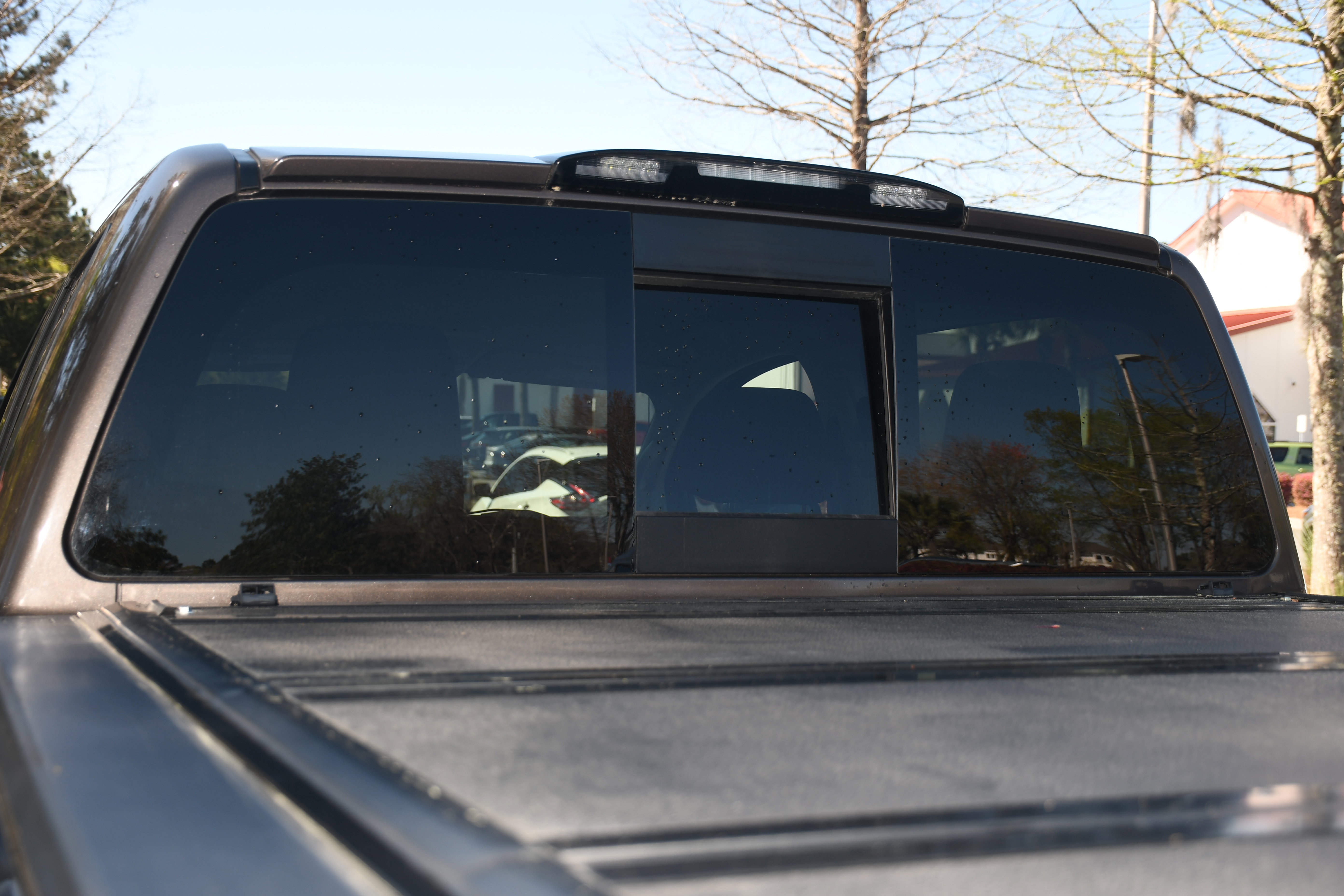 Used 2019 Nissan Titan SV image 16