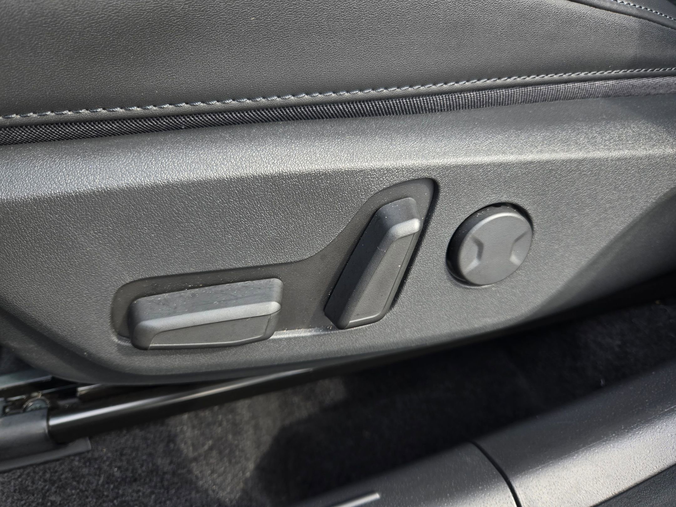 Used 2024 Kia Niro EX image 23