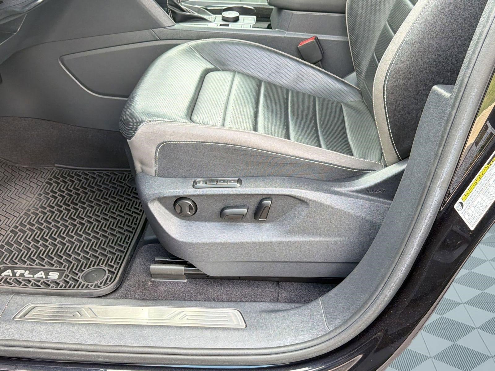 Used 2023 Volkswagen Atlas SEL Premium AWD/4WD image 13
