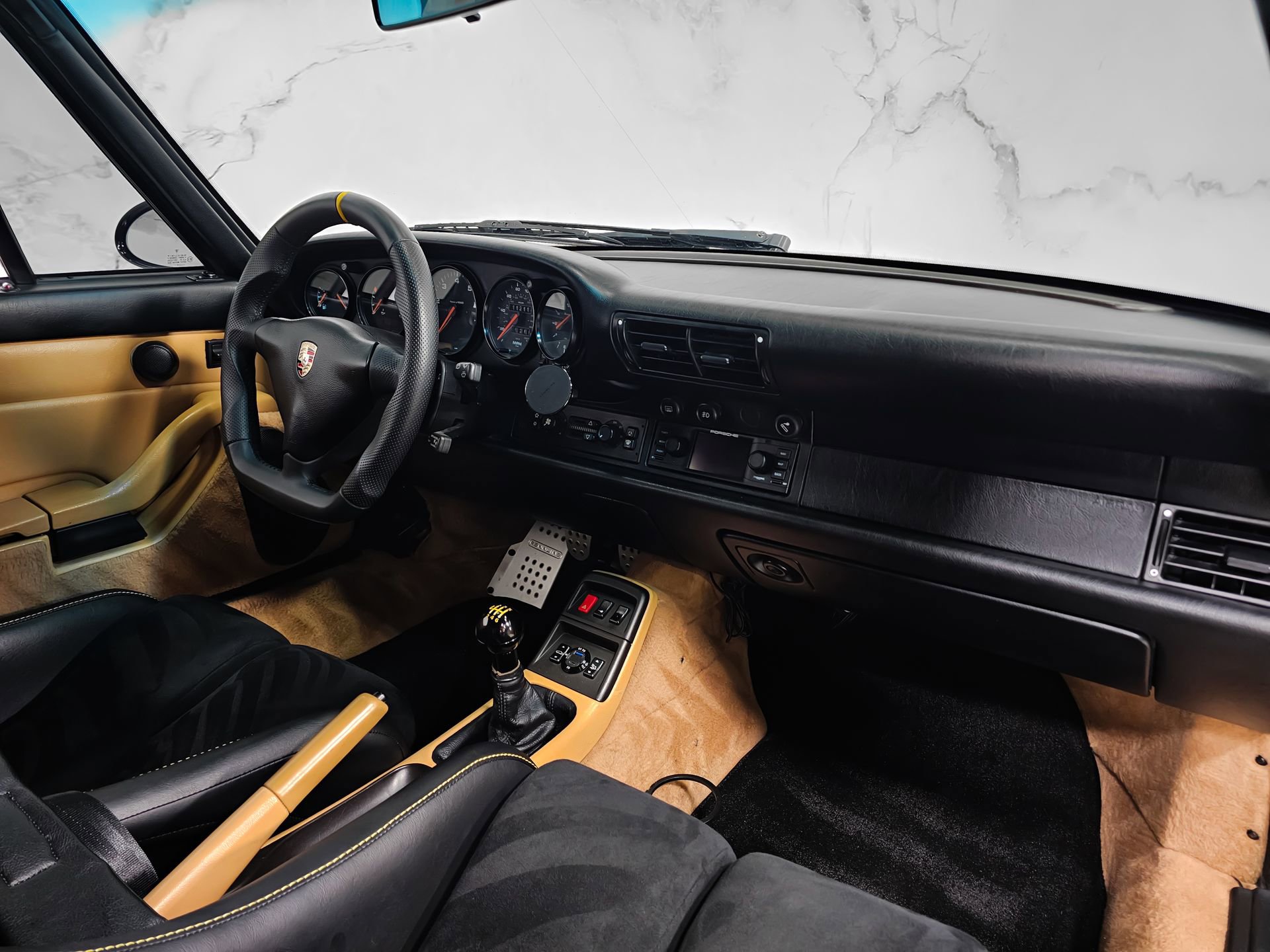 Used 1995 Porsche 911 Carrera RWD image 24