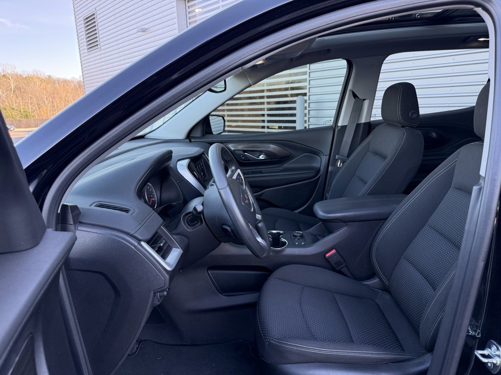 Used 2024 GMC Terrain SLE w/ Driver Convenience Package image 27