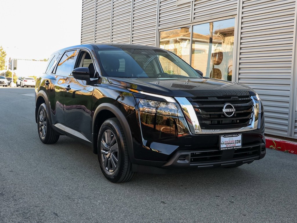 New 2025 Nissan Pathfinder S image 2