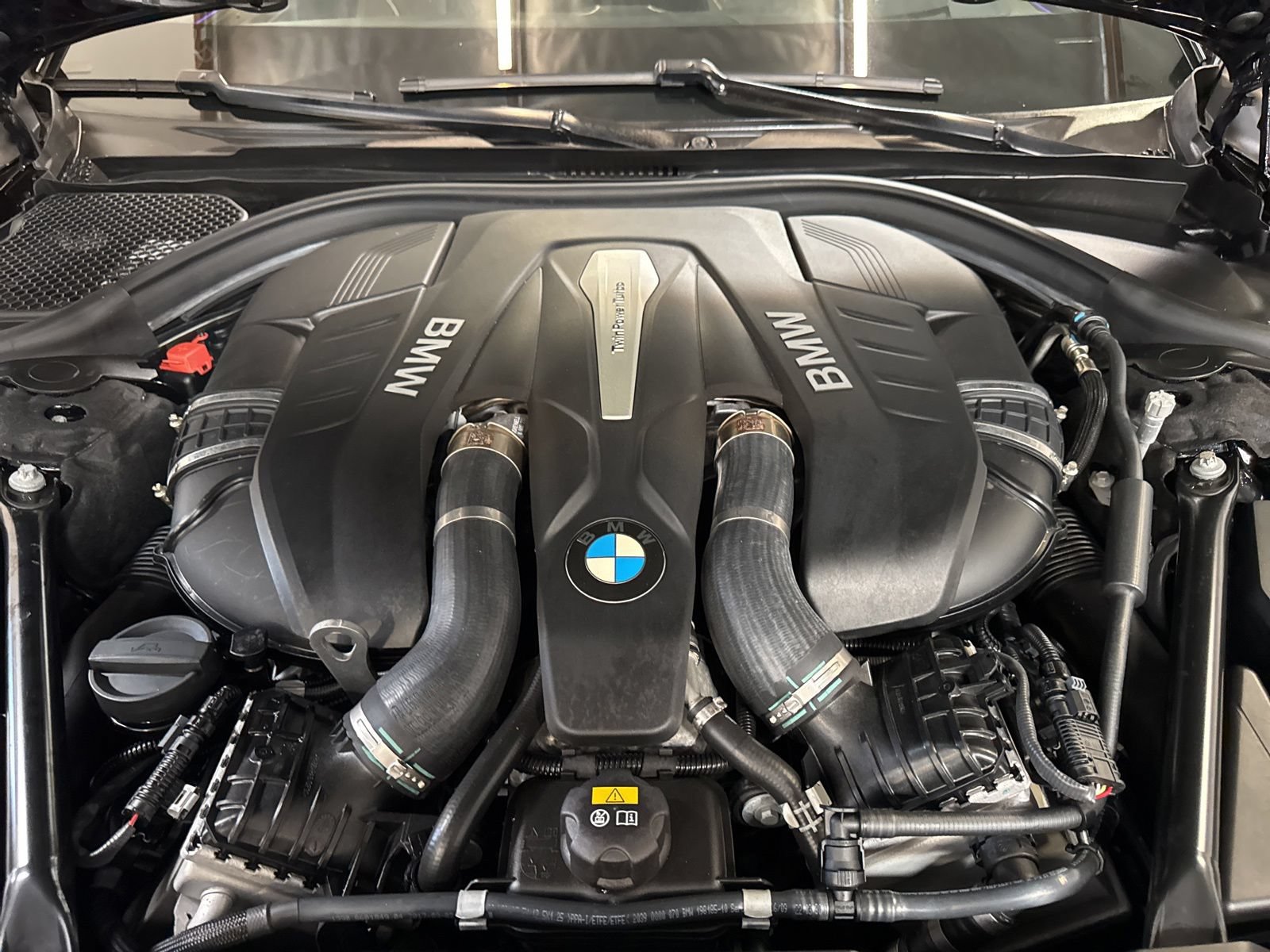Used 2018 BMW 750i RWD image 35