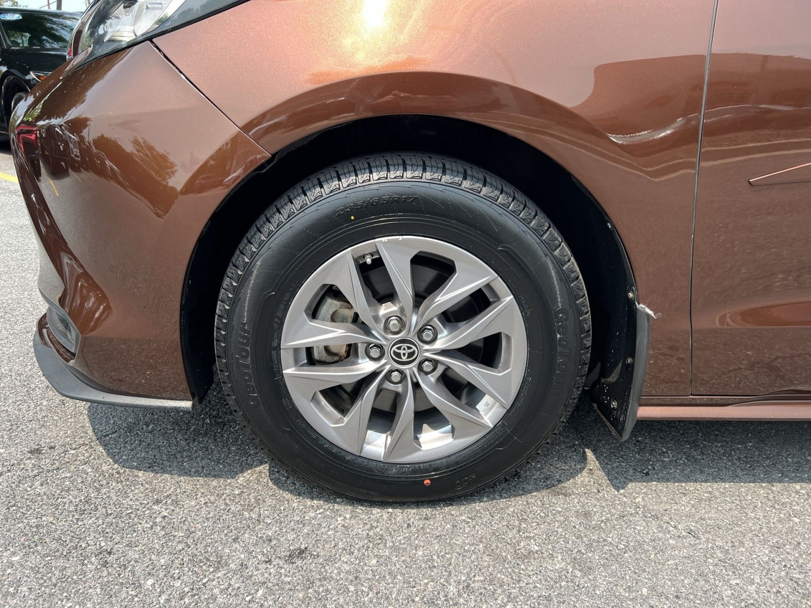 Used 2023 Toyota Sienna LE AWD/4WD image 12