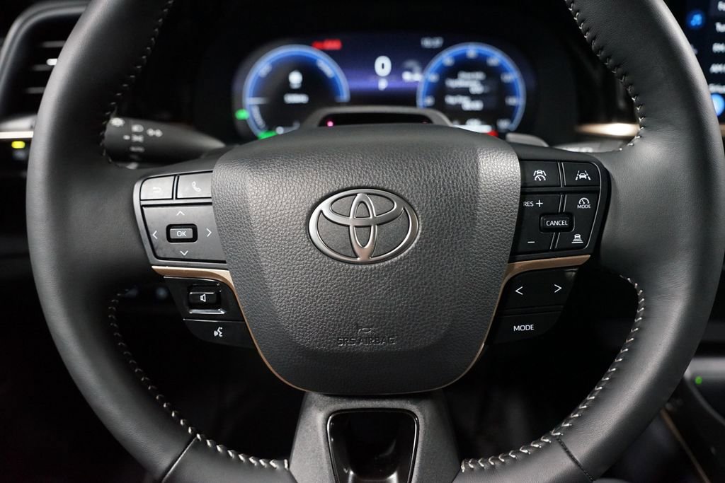 Used 2025 Toyota Crown Signia w/ Advanced Technology Package image 12