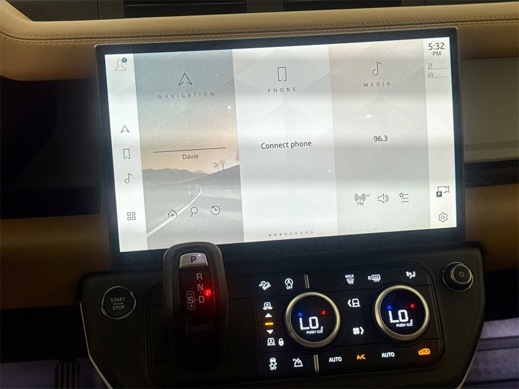 New 2026 Land Rover Defender 130 X-Dynamic SE image 15