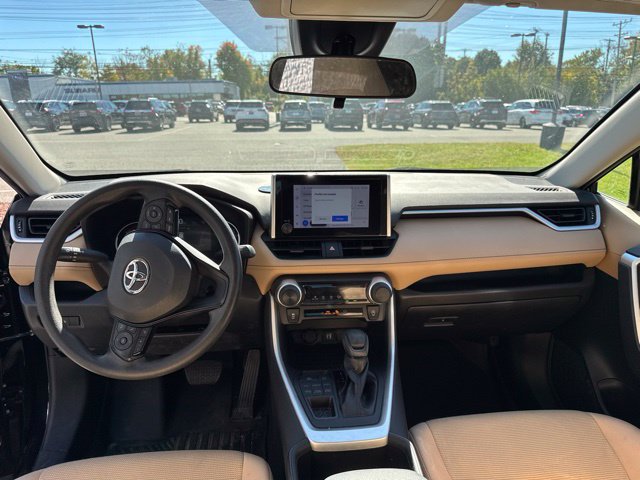 Used 2023 Toyota RAV4 LE AWD/4WD image 16