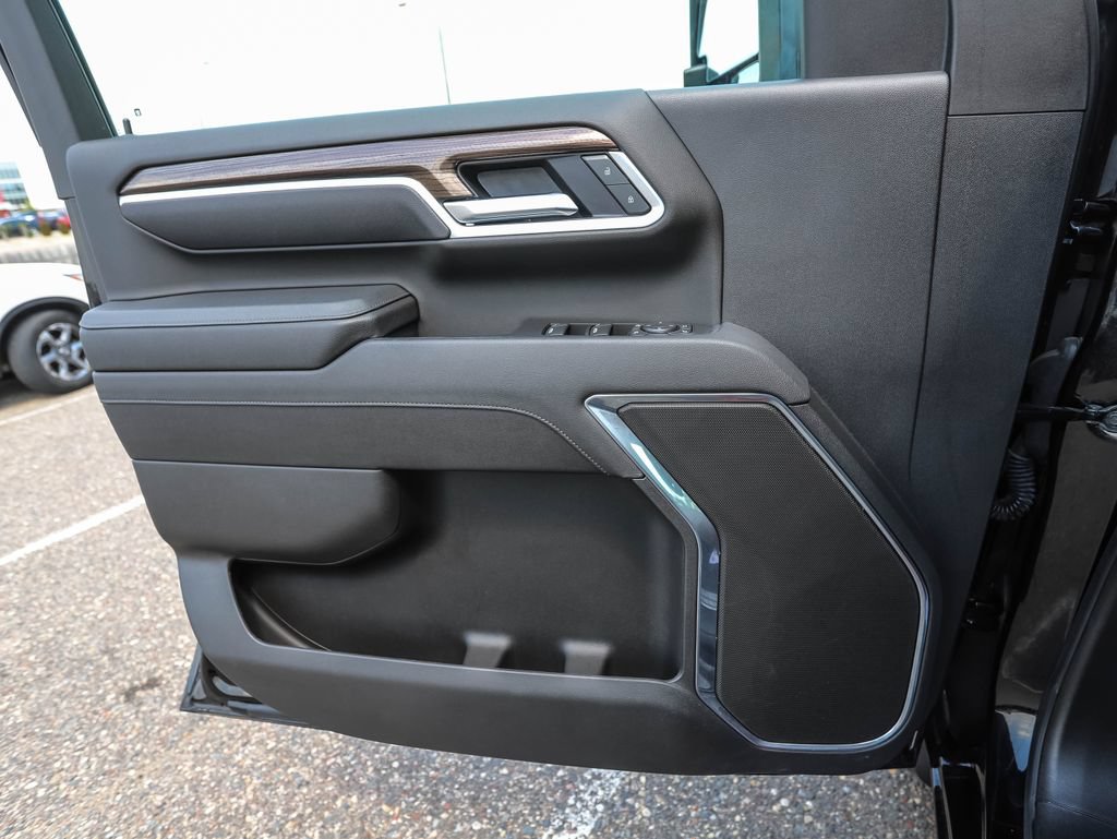 Used 2025 Chevrolet Silverado 3500 LT w/ Trail Boss Package AWD/4WD image 9