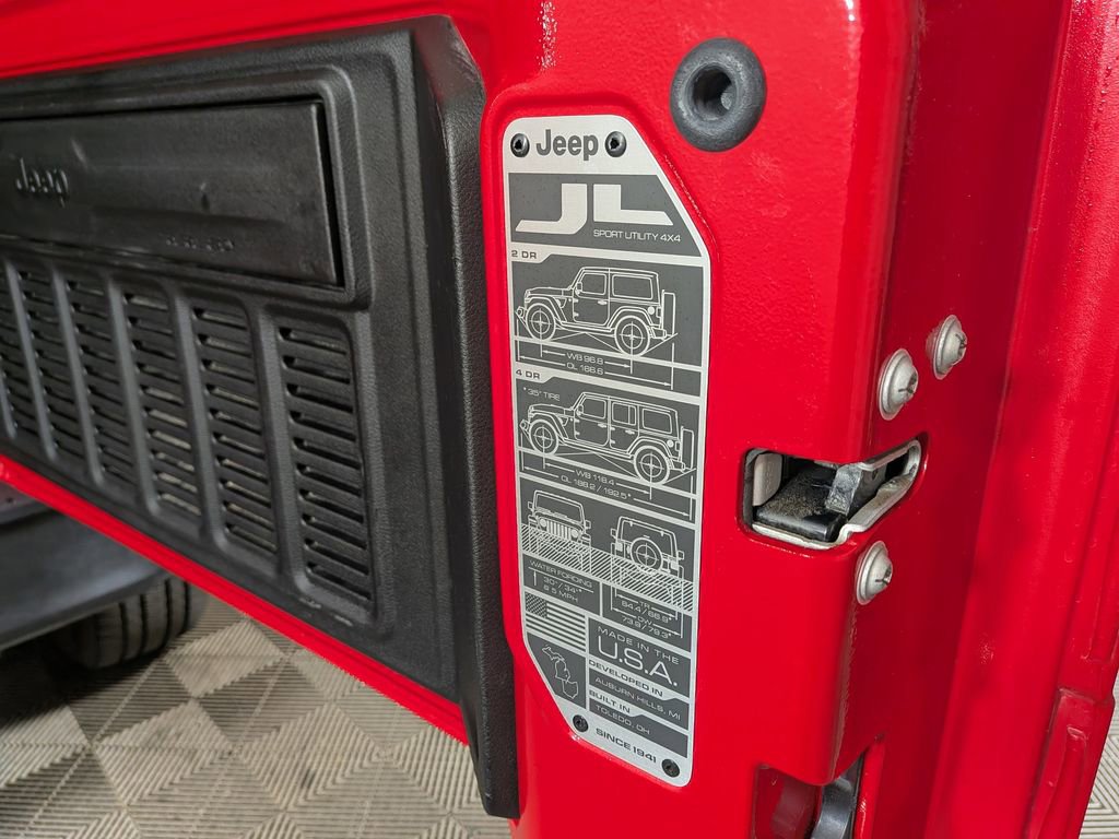 Certified 2025 Jeep Wrangler Unlimited Sahara image 12