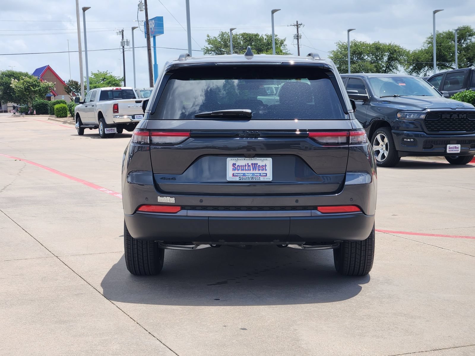 New 2026 Jeep Grand Cherokee Altitude AWD/4WD image 8