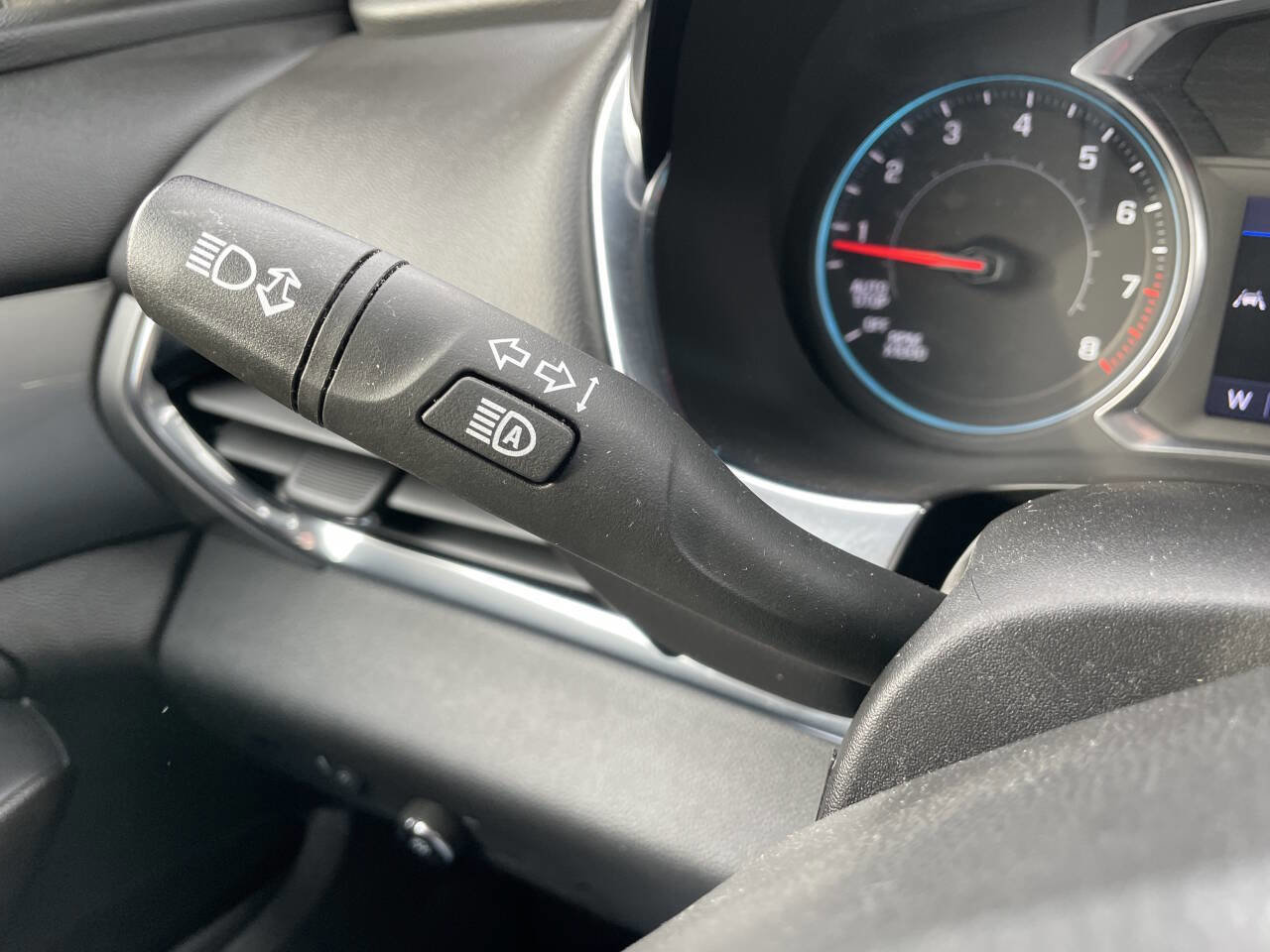 Used 2022 Chevrolet Traverse LT image 18