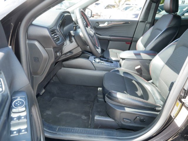 Used 2025 Ford Escape ST-Line Select AWD/4WD image 13