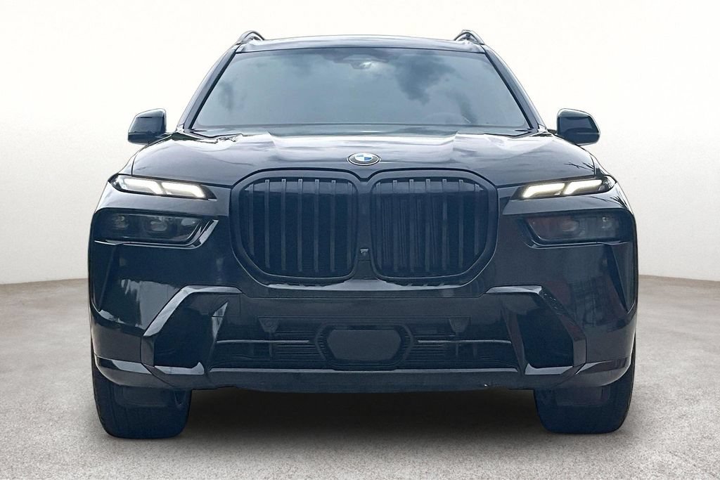 Used 2025 BMW X7 xDrive40i w/ M Sport Package AWD/4WD image 4