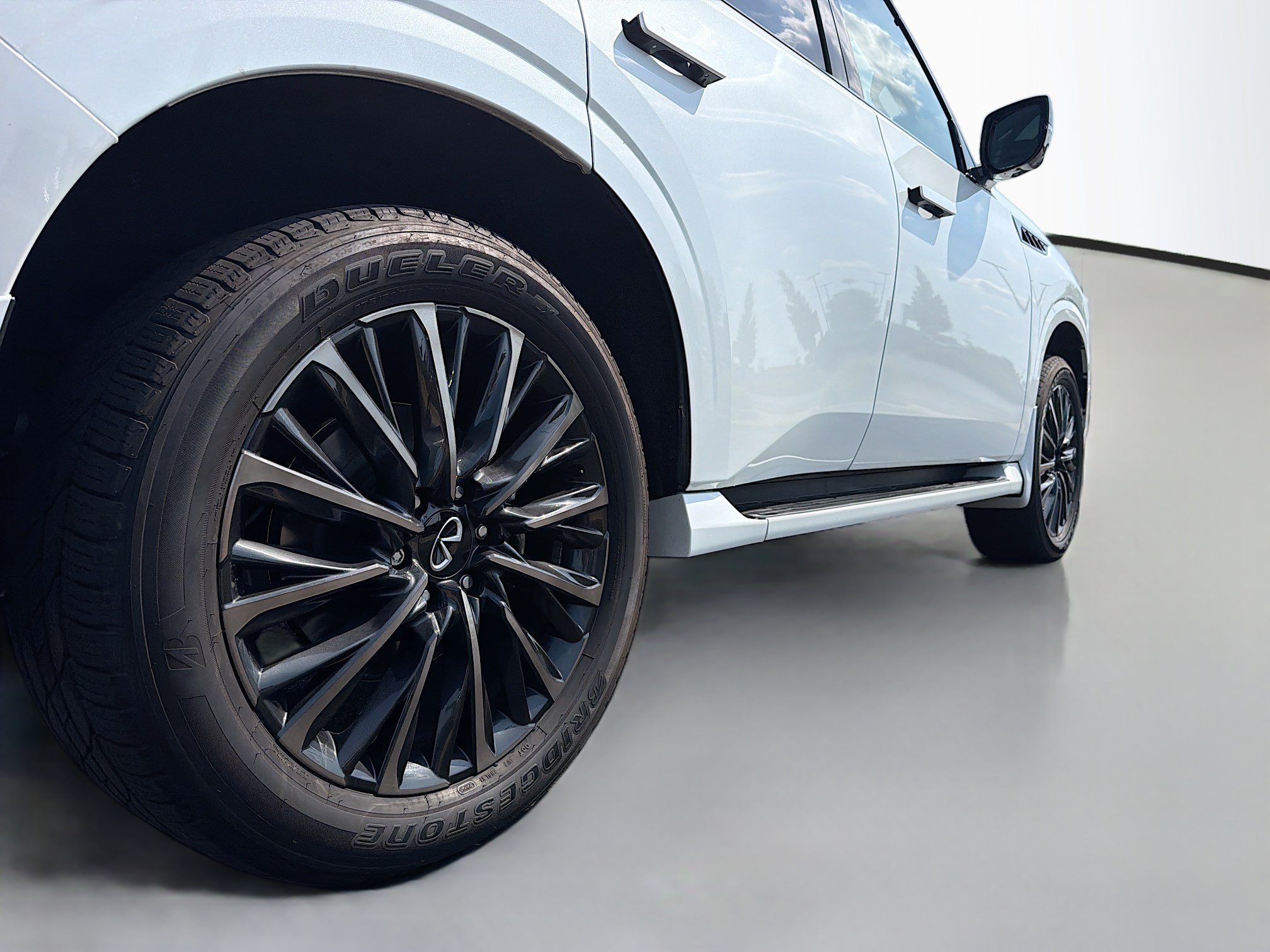 Used 2025 INFINITI QX80 Autograph AWD/4WD image 16