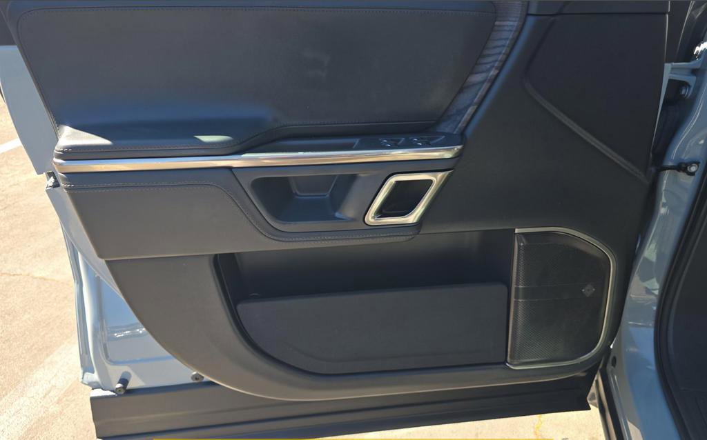 Used 2024 Rivian R1S Adventure image 9