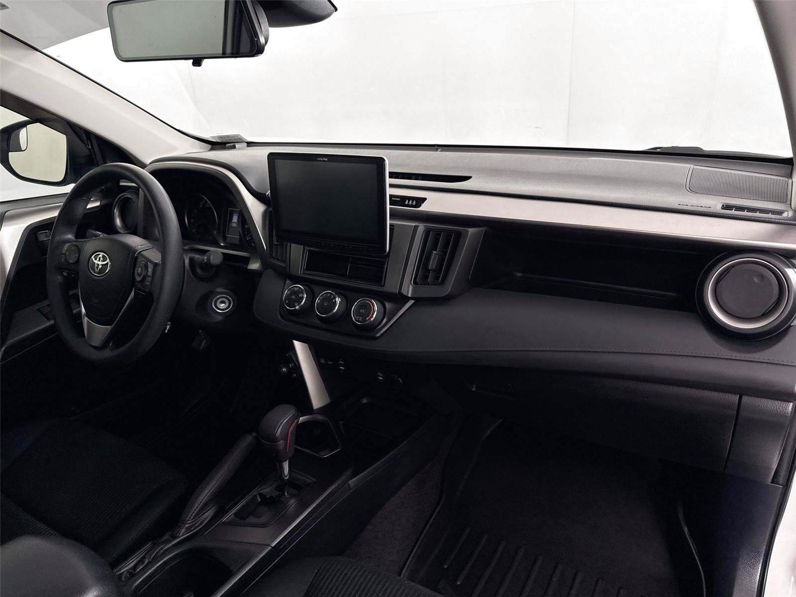 Used 2018 Toyota RAV4 LE FWD image 41