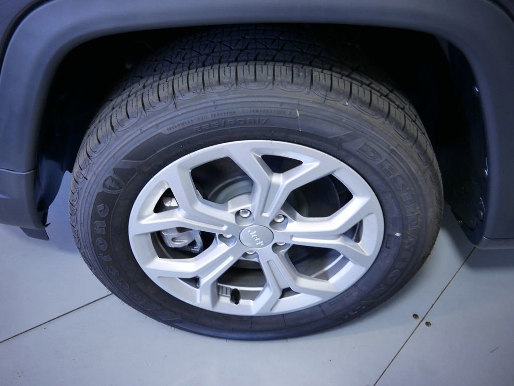 Used 2024 Jeep Compass Latitude image 19