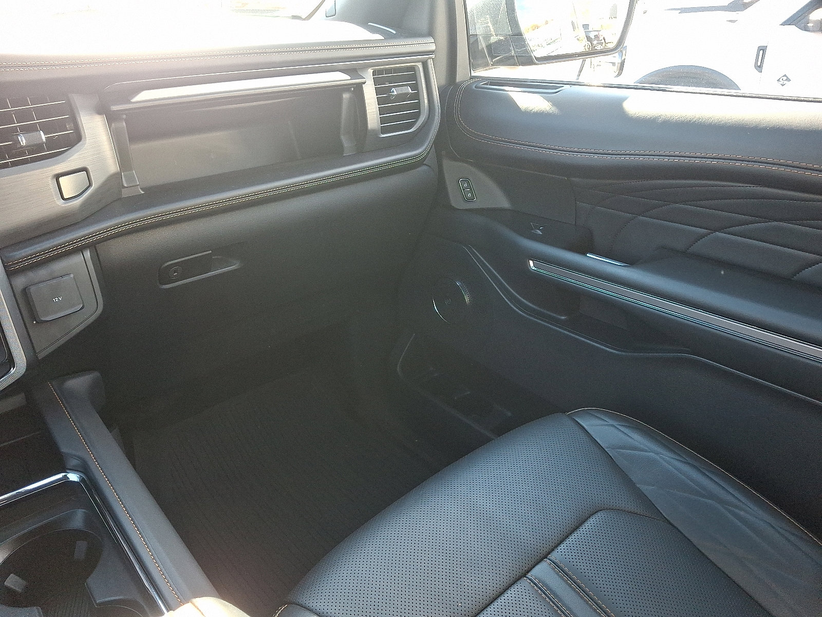 Certified 2024 Ford Expedition Platinum image 16