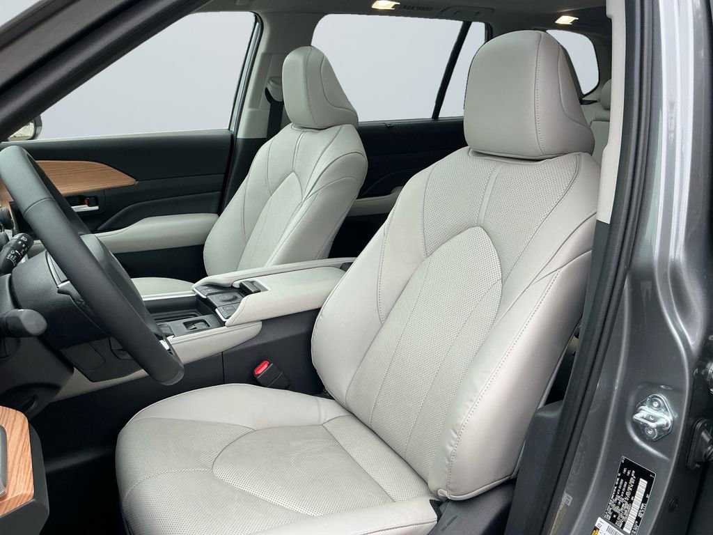 Used 2025 Toyota Grand Highlander AWD Hybrid image 10