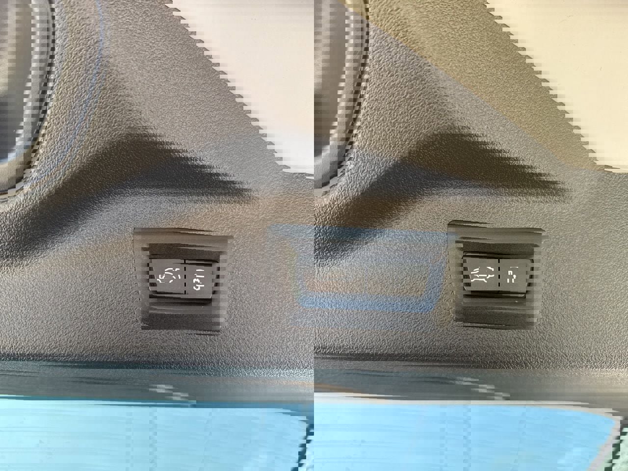 Used 2025 BMW X7 xDrive40i w/ Climate Comfort Package image 10