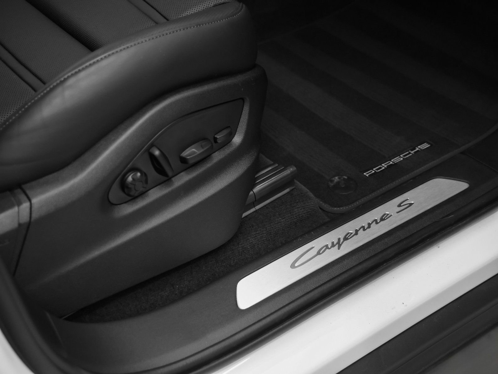 Certified 2026 Porsche Cayenne S image 21