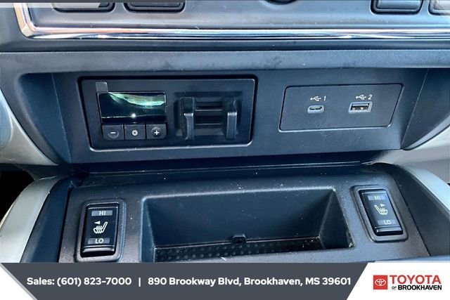 Used 2021 Nissan Titan SL w/ Moonroof Package image 22