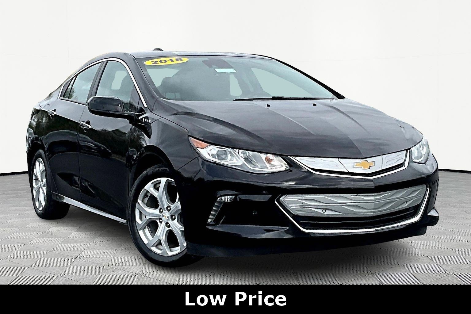 Used 2018 Chevrolet Volt Premier w/ Driver Confidence Package image 3