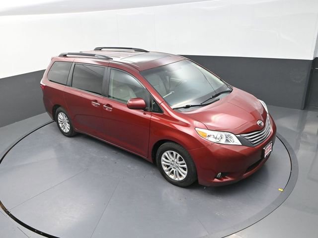 Used 2016 Toyota Sienna XLE image 17