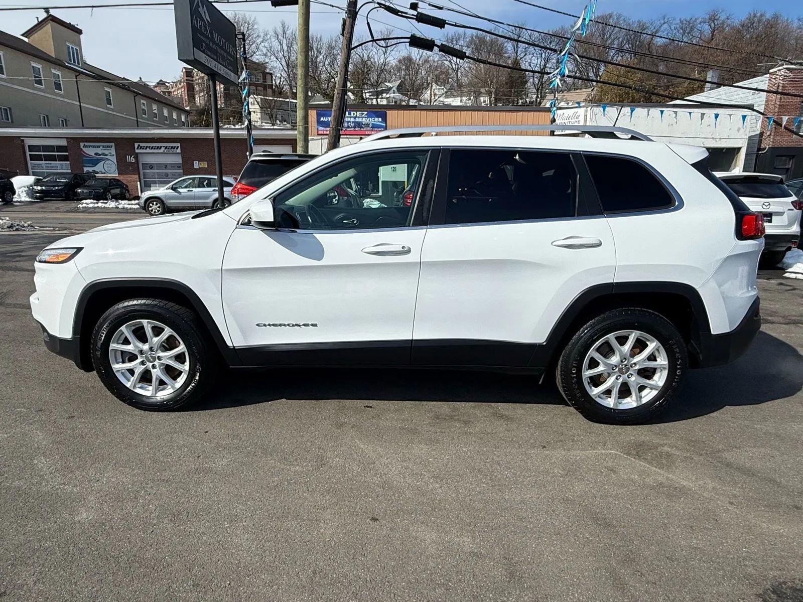 Used 2017 Jeep Cherokee Latitude w/ True North Edition image 4
