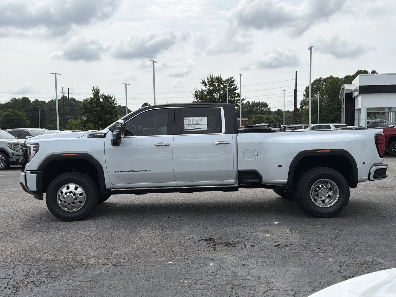 New 2026 GMC Sierra 3500 Denali Ultimate AWD/4WD image 9