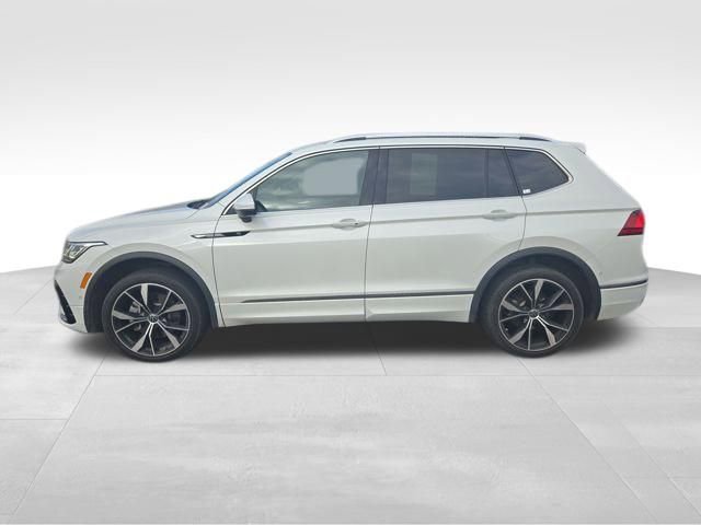 Used 2022 Volkswagen Tiguan SEL R-Line image 4