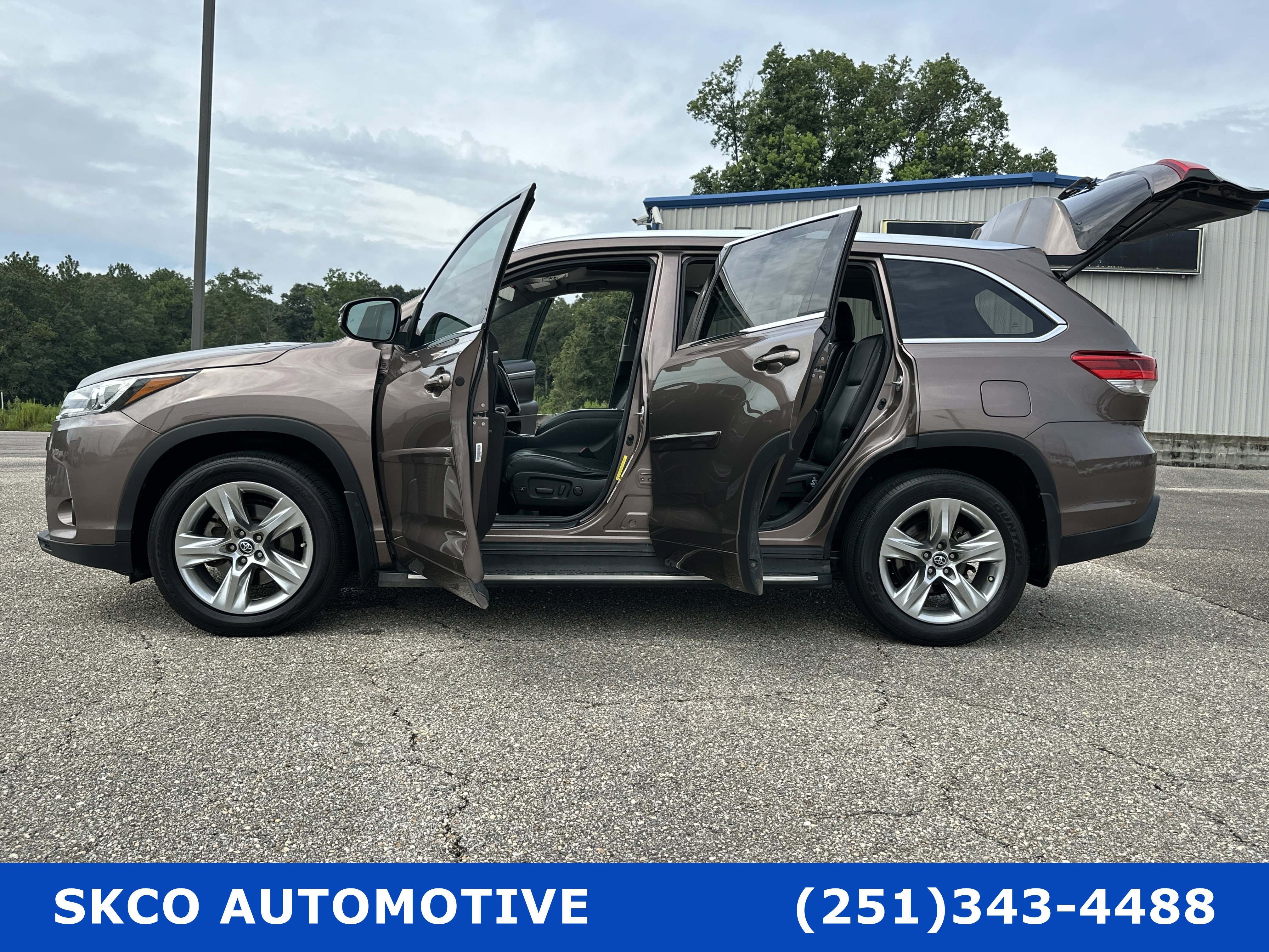 Used 2017 Toyota Highlander Limited image 31