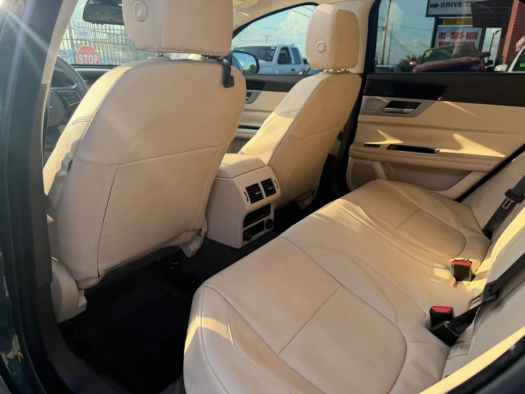 Used 2016 Jaguar XF Premium RWD image 13