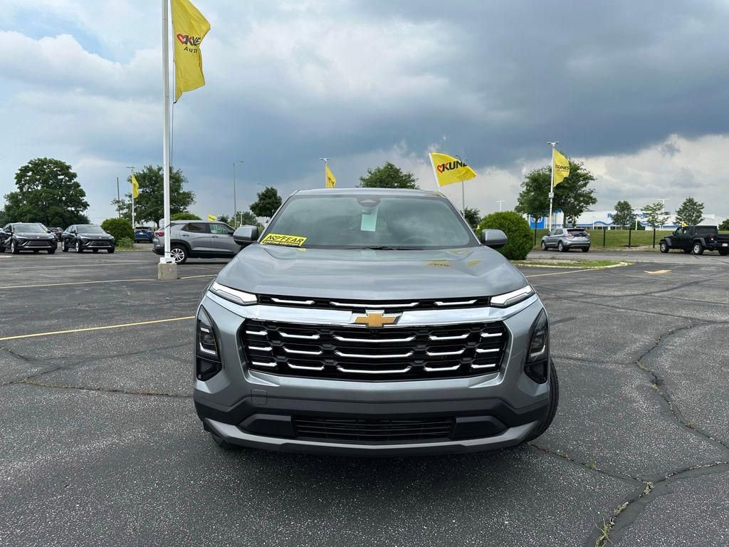 New 2026 Chevrolet Equinox LT image 2