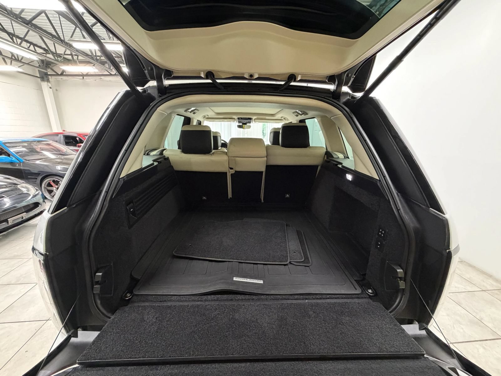 Used 2020 Land Rover Range Rover HSE AWD/4WD image 17