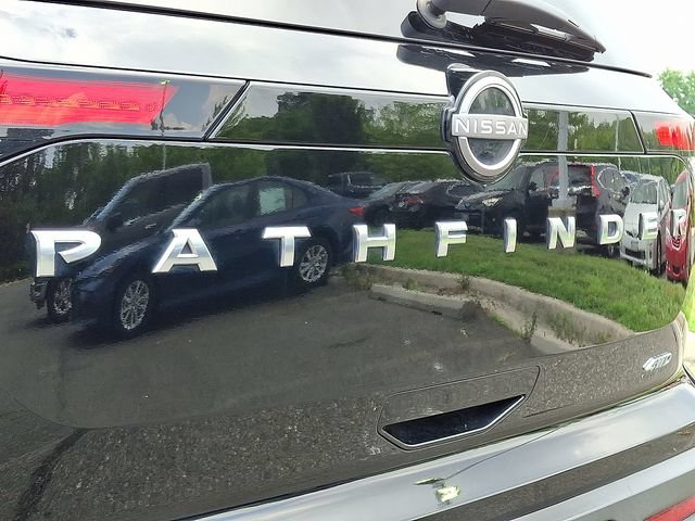 Used 2023 Nissan Pathfinder S AWD/4WD image 29