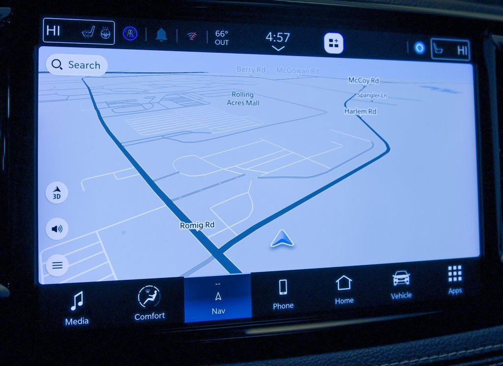 Used 2023 Chrysler Pacifica Limited image 26