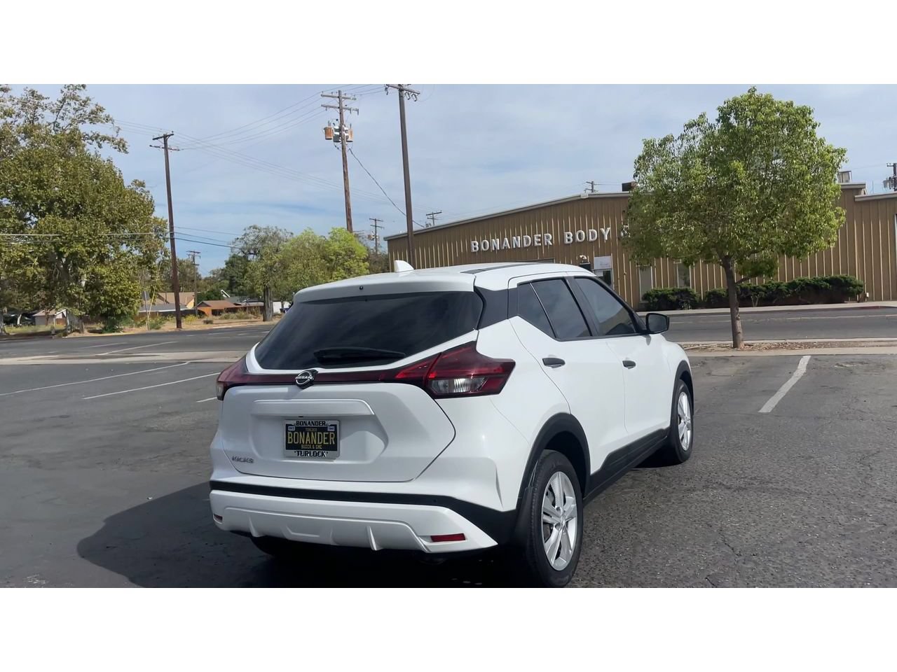 Used 2023 Nissan Kicks S FWD image 2