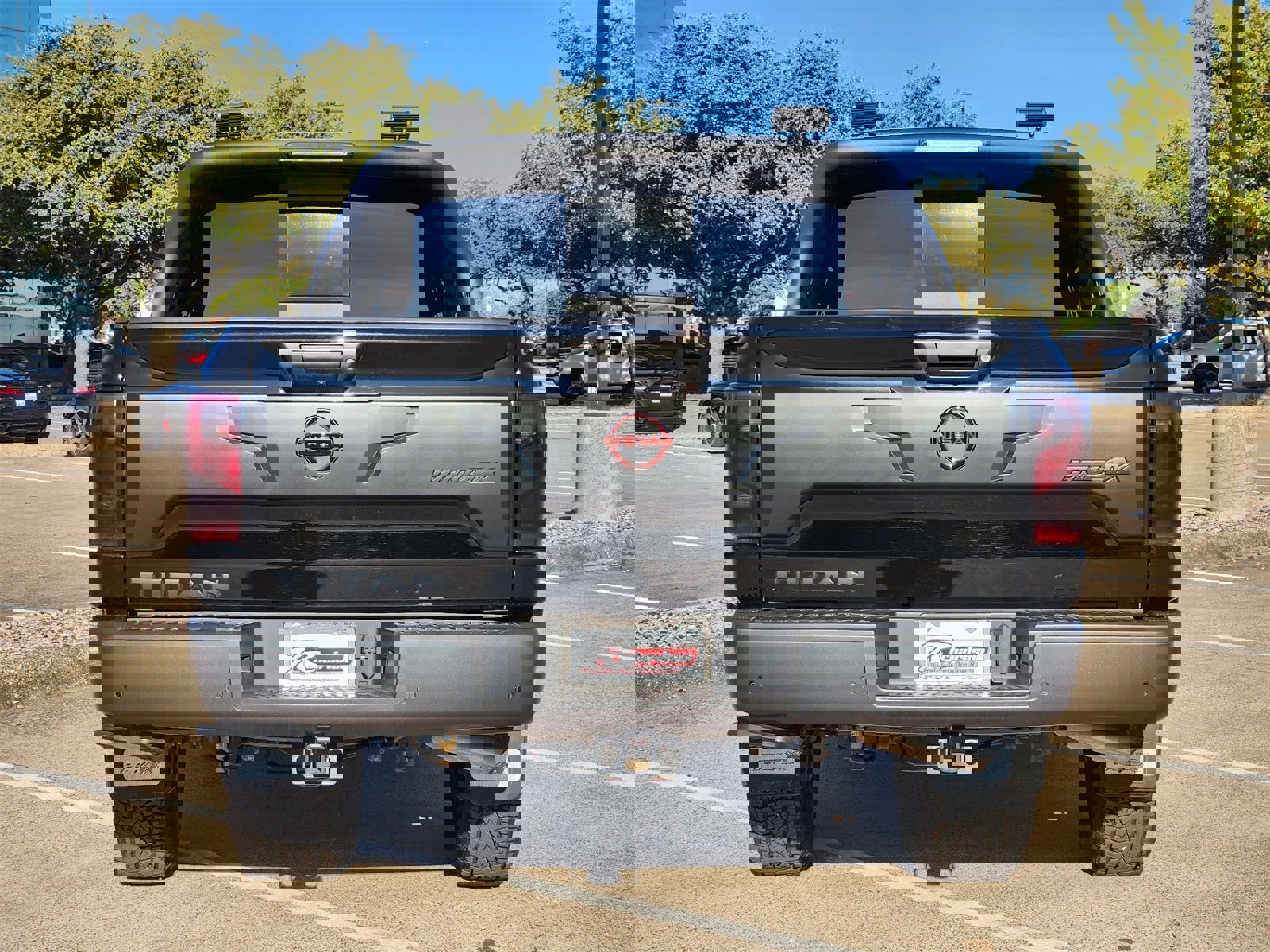 Used 2024 Nissan Titan PRO-4X w/ Pro-4x Convenience Package image 5