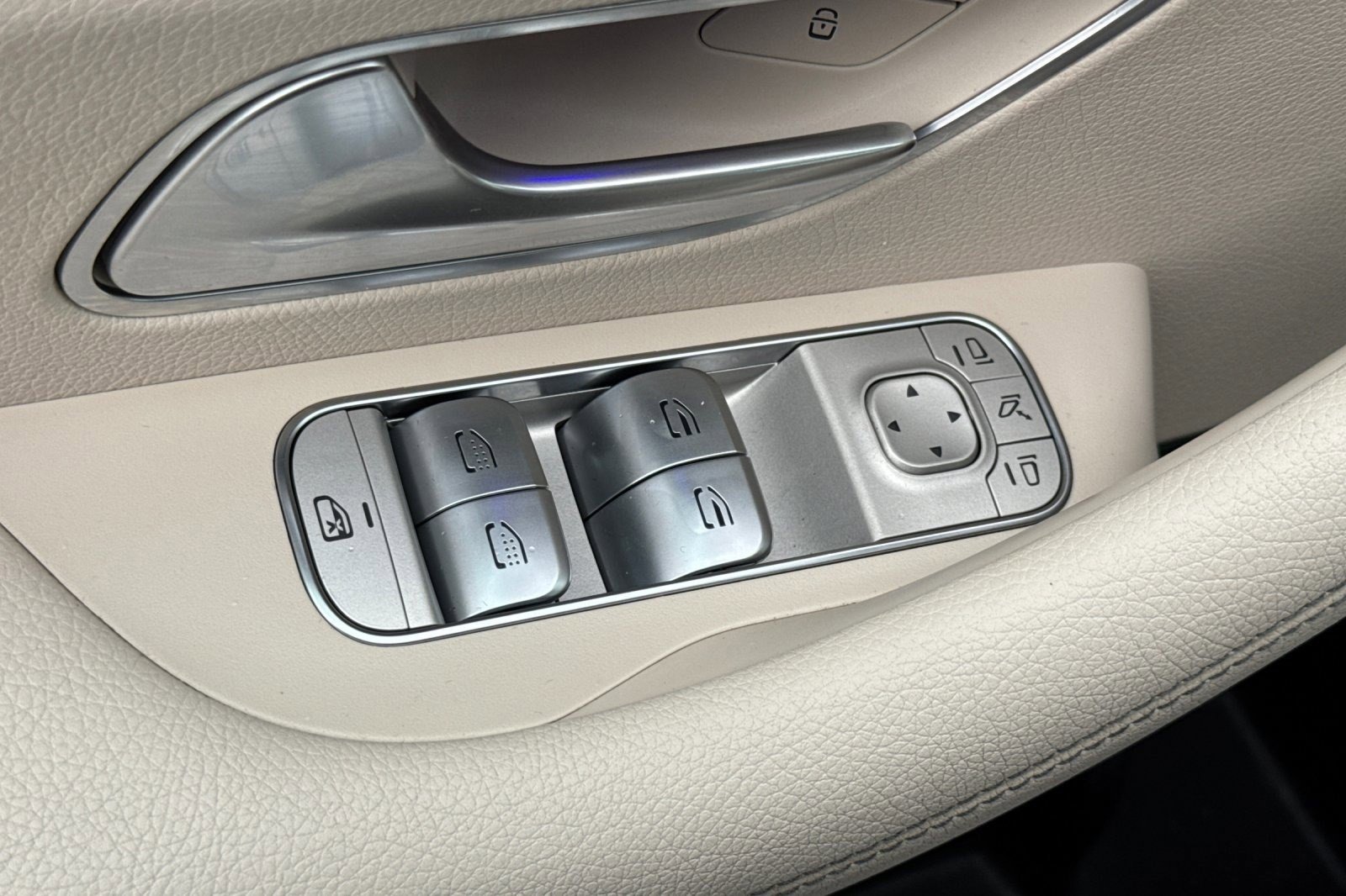 Used 2021 Mercedes-Benz GLS 450 4MATIC image 13