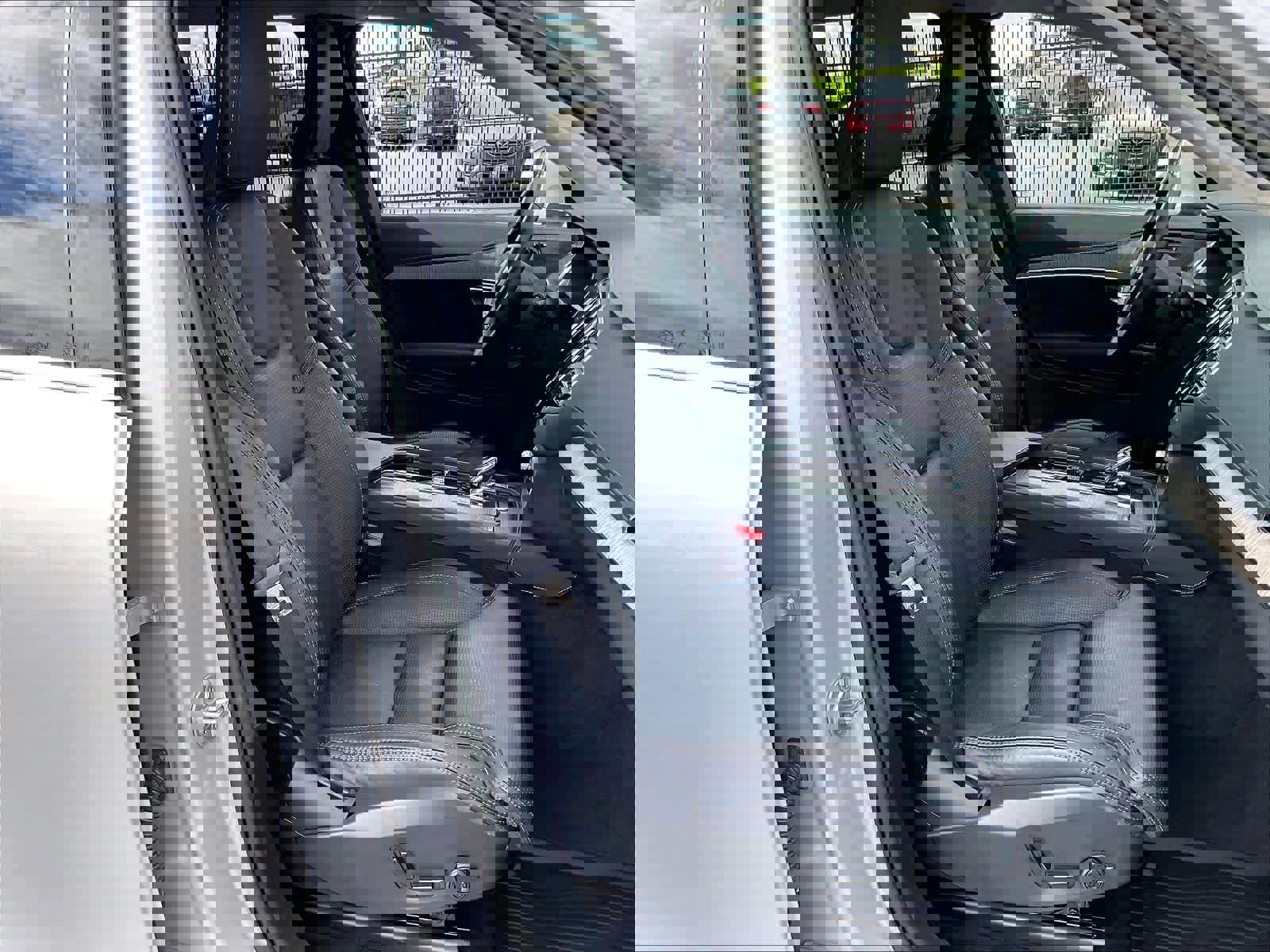 Used 2023 Volvo XC90 T8 Ultimate w/ Protection Package image 10