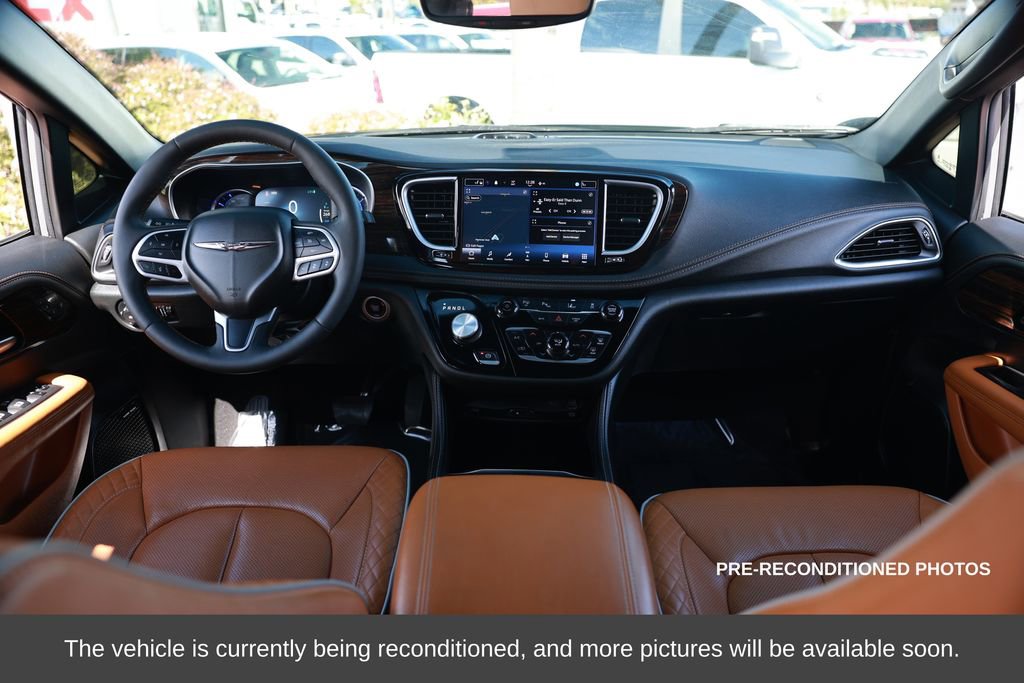 Used 2023 Chrysler Pacifica Pinnacle image 24