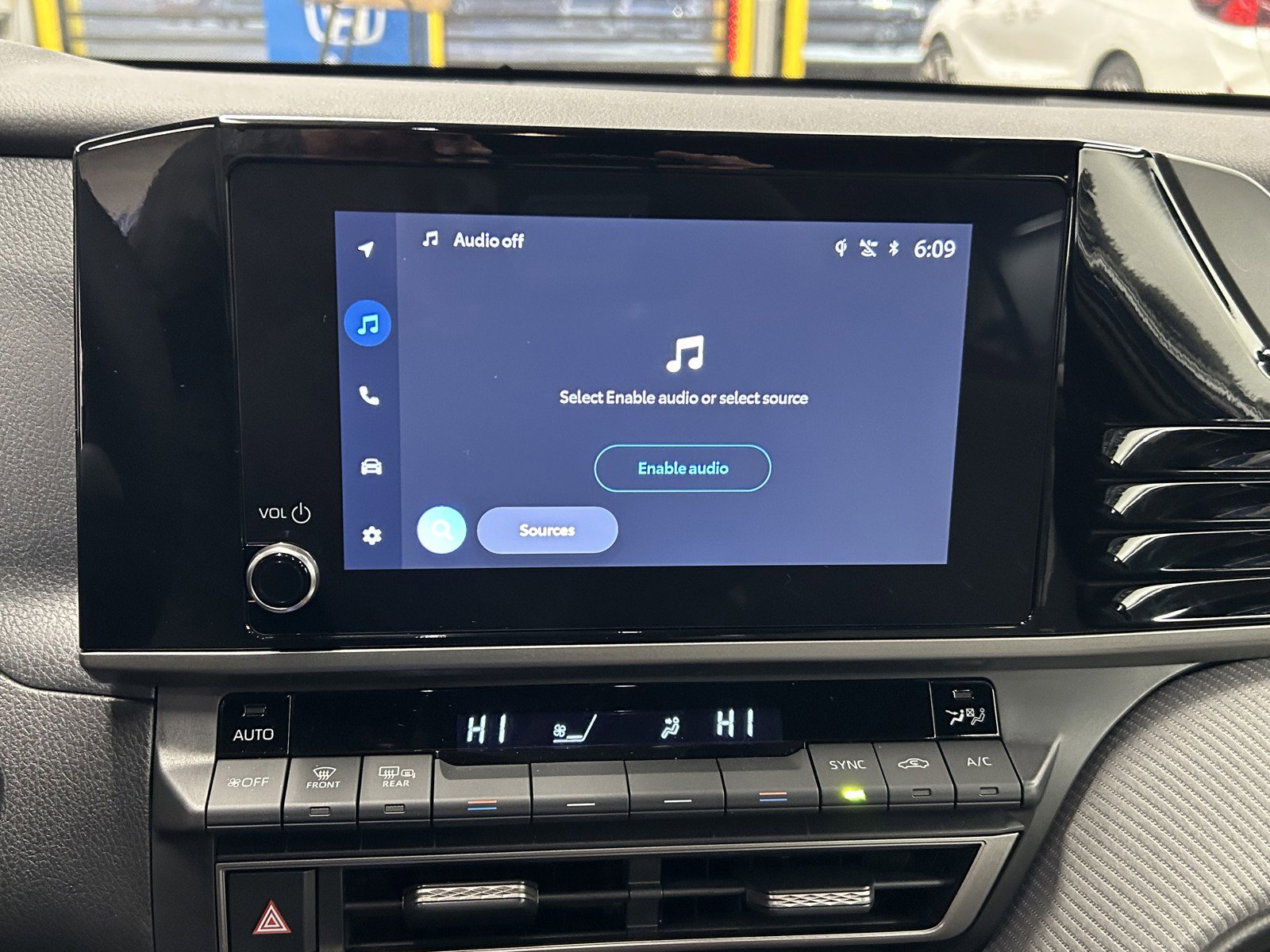 Used 2025 Toyota Camry SE image 23