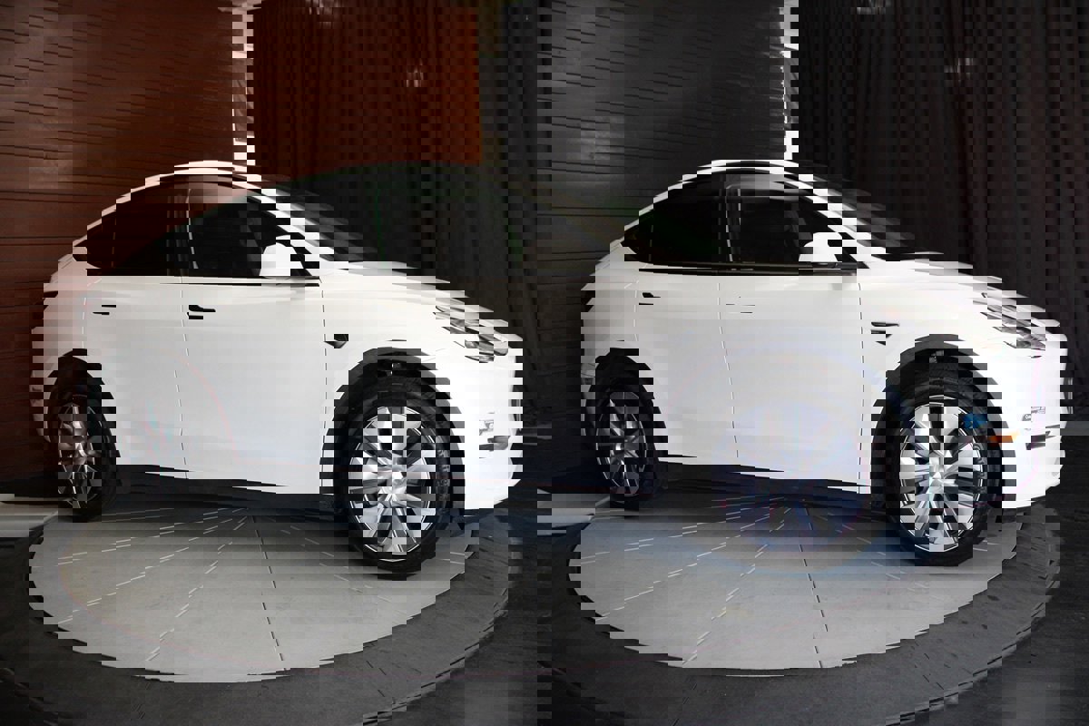 Used 2021 Tesla Model Y Long Range image 25